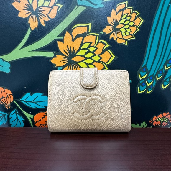 Chanel Classic Caviar Bifold Wallet – Series 9 (2004–2005) - Picture 4 of 12